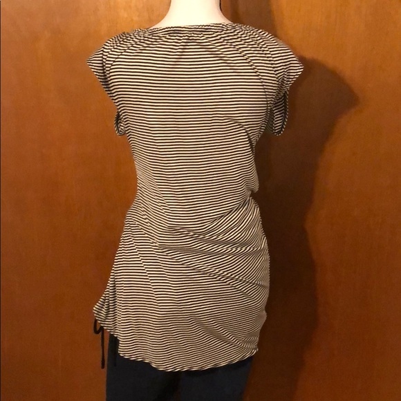 Asymmetrical Black / Cream Striped Top - Picture 4 of 6